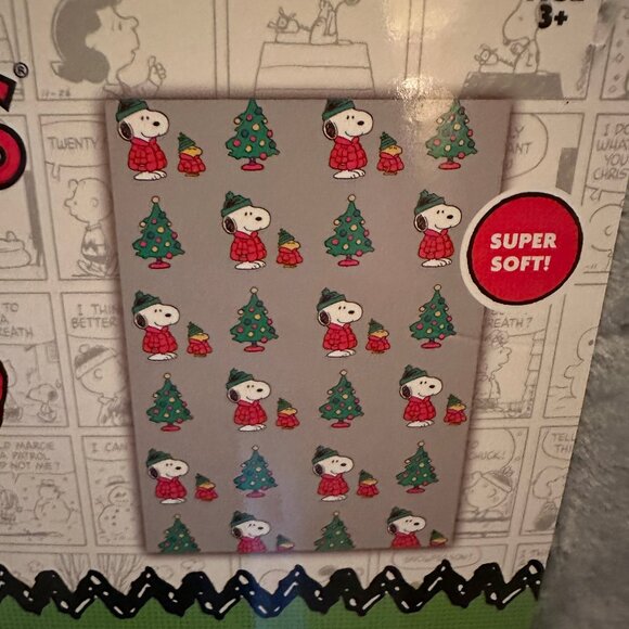 Peanuts Snoopy Puffer Jacket Woodstock Puffy Coat Soft Throw Blanket NWT 50x70” - Picture 3 of 3